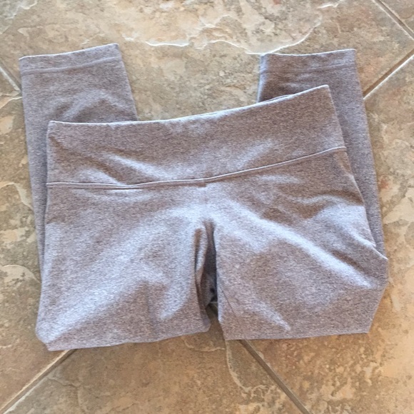 SOLD!! lululemon crop legging - Picture 2 of 4